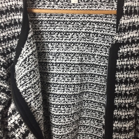 [LOFT] Large Black & White Stripe Asymmetrical Jacket - Picture 6 of 10